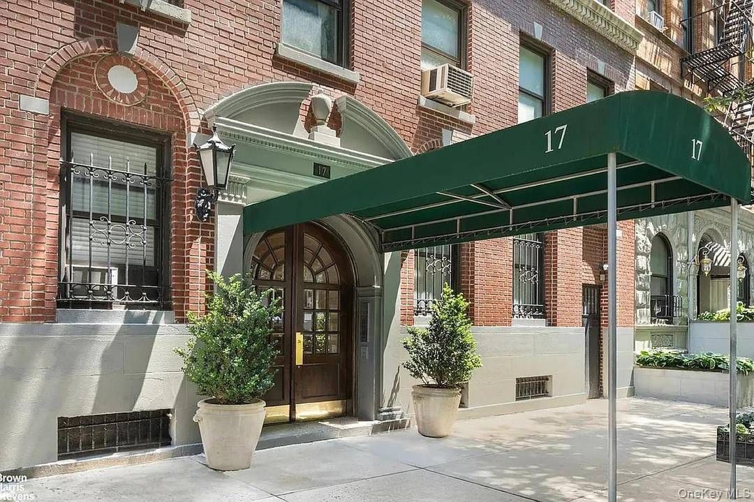 Welcome to 17 West 64th Street, a charming boutique Pre War cooperative nestled on a peaceful, tree lined block between Central Park West and Broadway in the coveted Lincoln Square ...