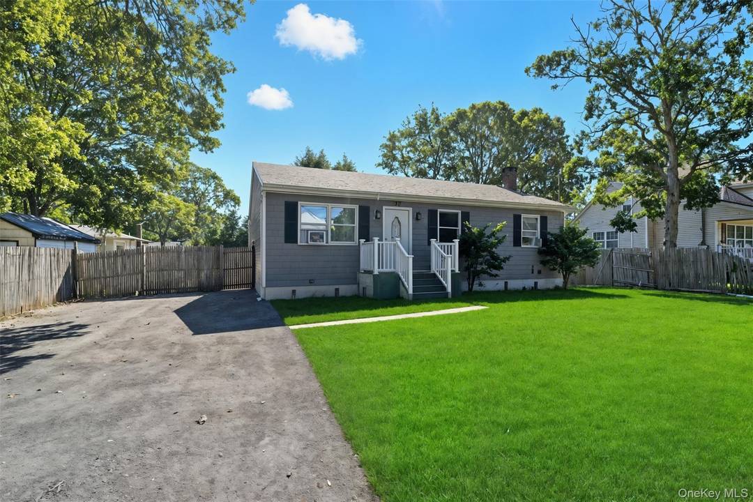 Exquisite Renovation Where Modern Elegance Meets Tranquil Living Step into a world of refined comfort and timeless sophistication.