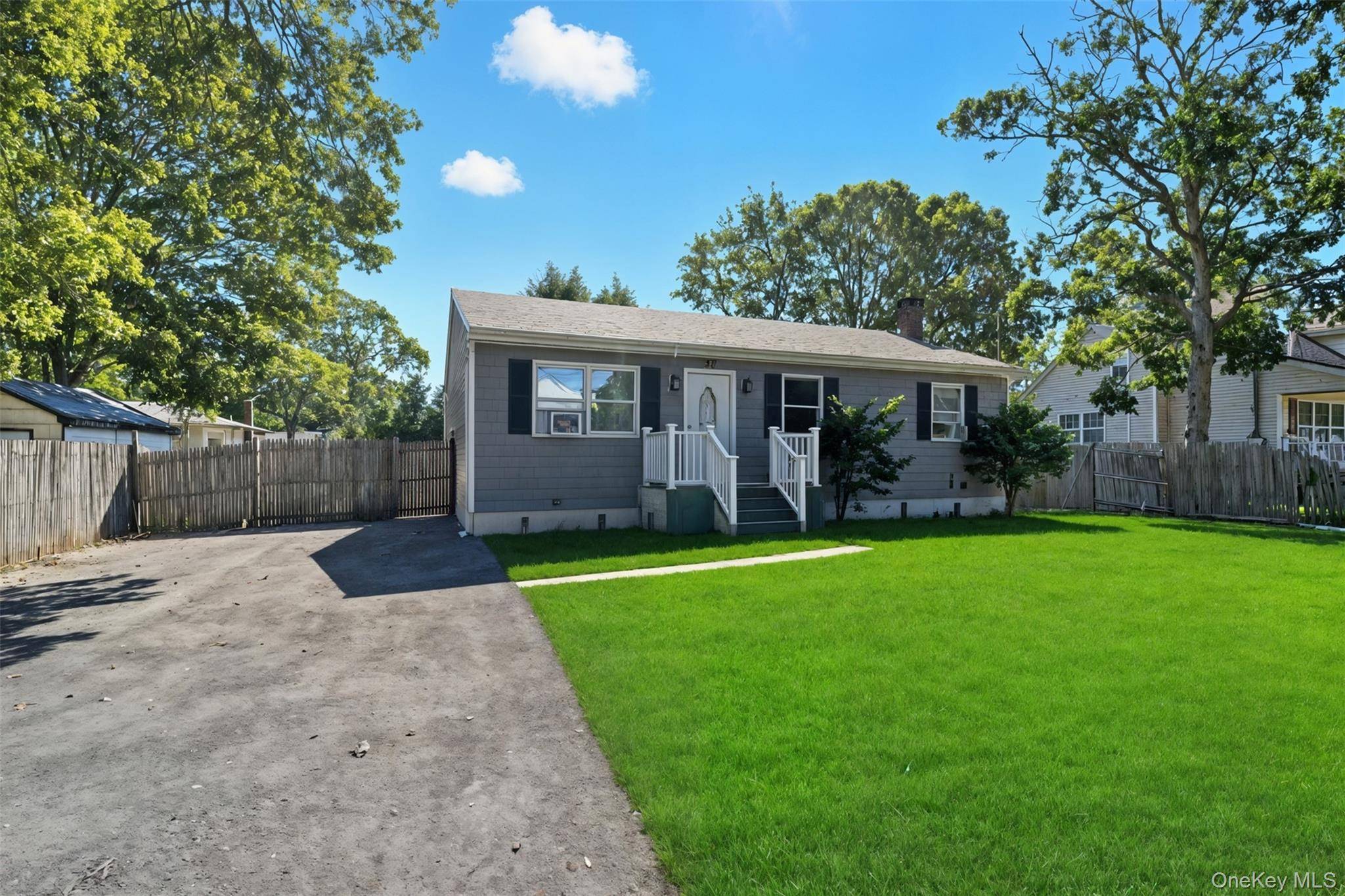 Exquisite Renovation Where Modern Elegance Meets Tranquil Living Step into a world of refined comfort and timeless sophistication.