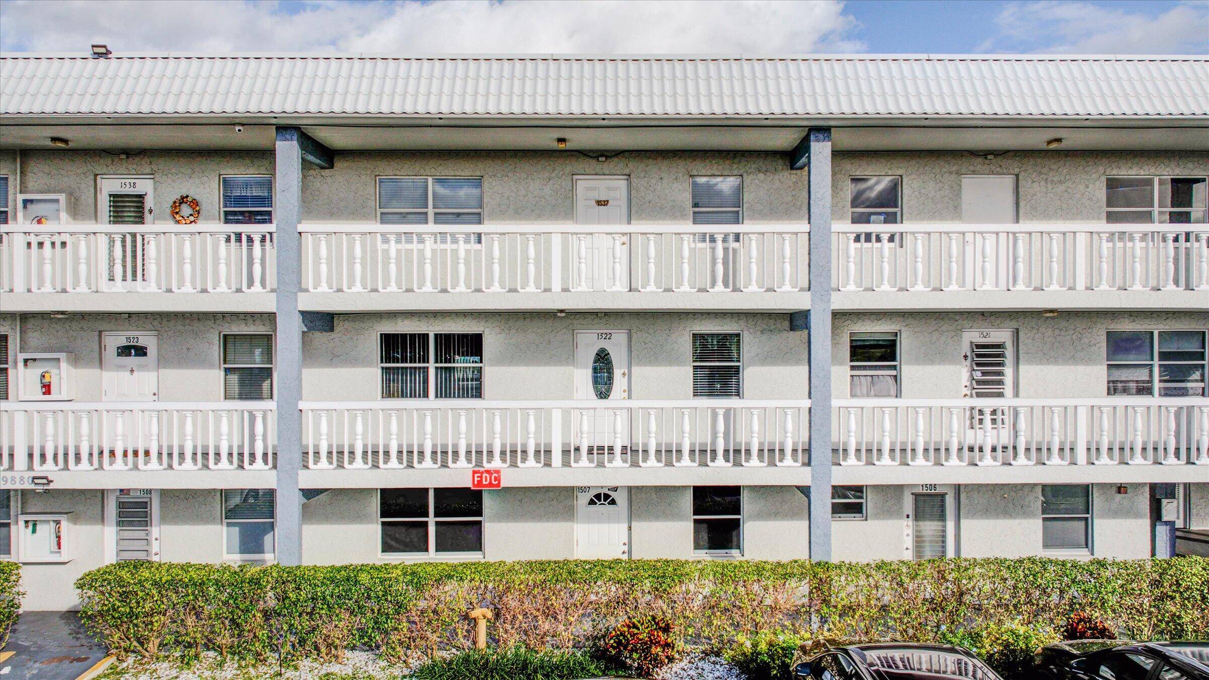 Mind blowing lake views make this open concept 55 condo extra special.