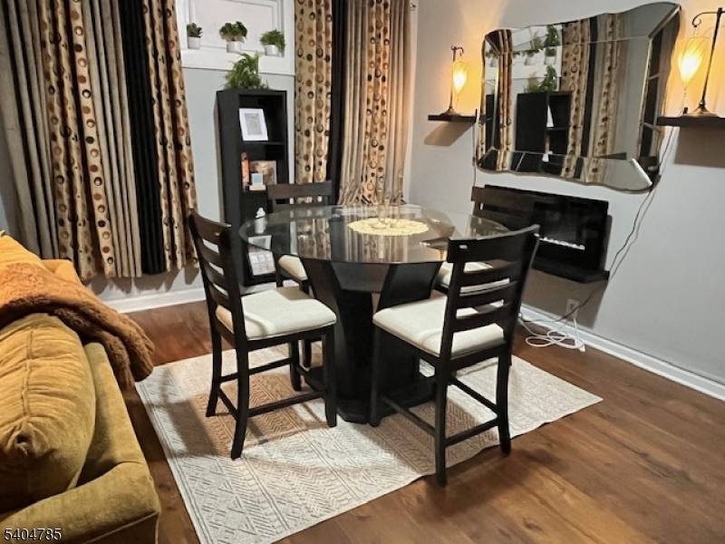 Move in immediately to this fully furnished 3 bedroom, 1 bath first floor unit located near Beth Israel Hospital.