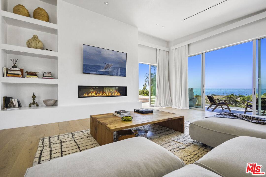 5911  BUSCH DR 4BR Malibu La