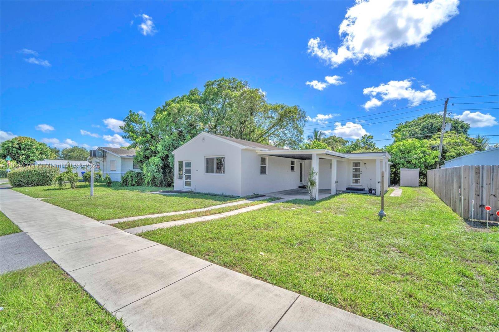 Charming 2 2 Home Near Downtown Hollywood !