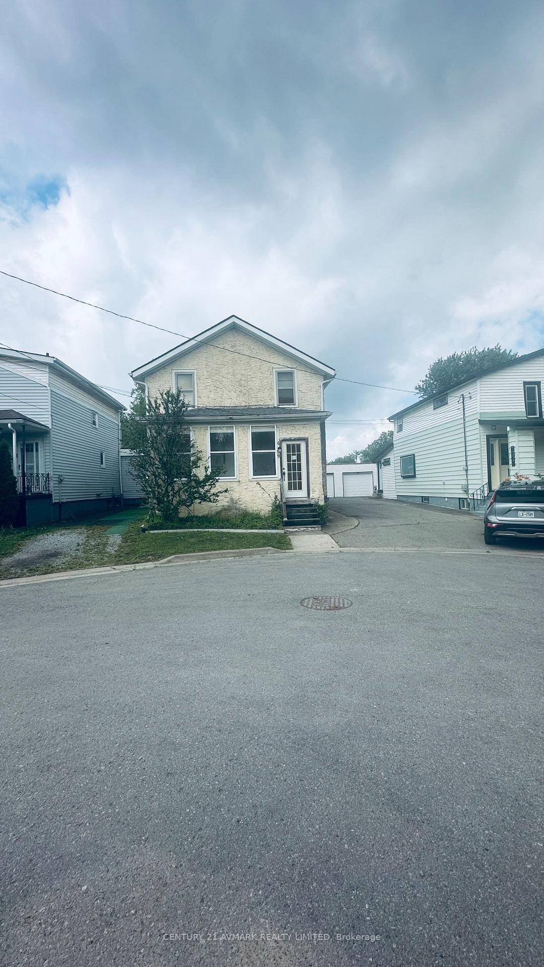 2 STORY DUPLEX PRICED TO SELL, SPACIOUS UNITS, REAR TENANT VACATED END OF AUGUST, FRONT MAIN FLOOR UNIT HAS 1 BEDROOM, KITCHEN, LIVING ROOM, REAR UNIT IS 2 3 BEDROOMS, ...