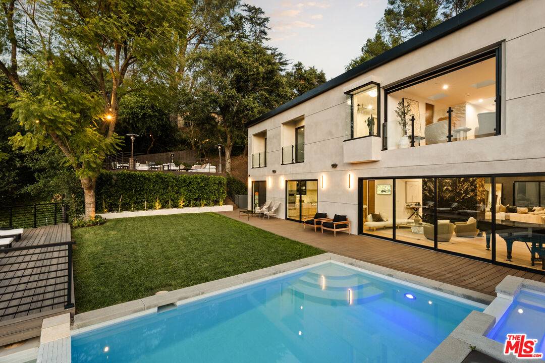 3208 Oakley Dr 6BR Hollywood Hills East La