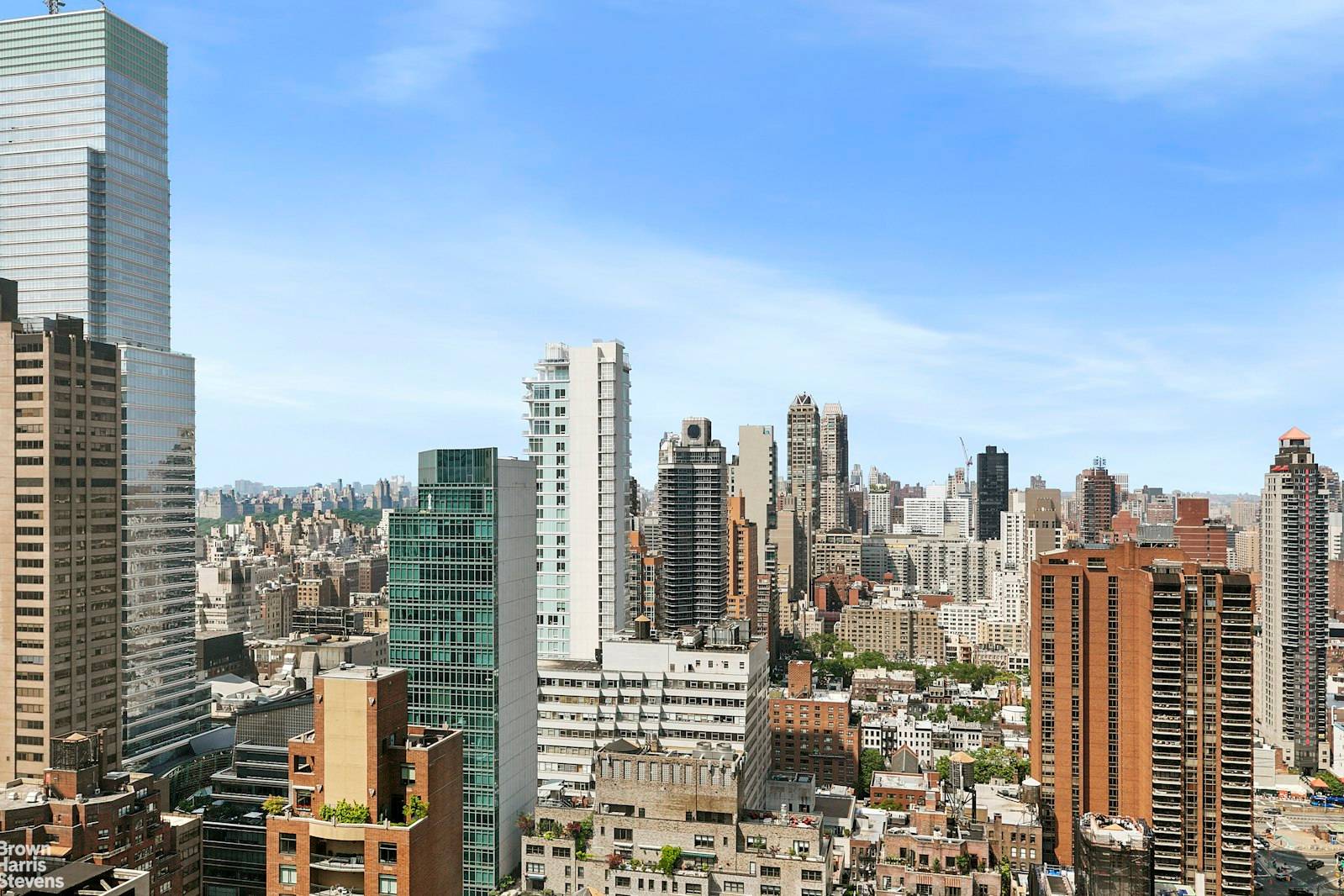 Sponsor Sale No Board Approval Perfectly positioned on the 41st floor of a full service condominium, this recently renovated corner one bedroom, one bath residence offers breathtaking, unobstructed views of ...