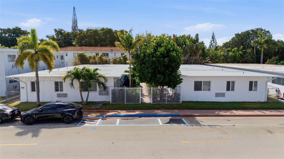Introducing 800 Biscayne Point, a multifamily investment on an oversized 11, 600 SF double lot in Miami Beach s North Beach neighborhood.
