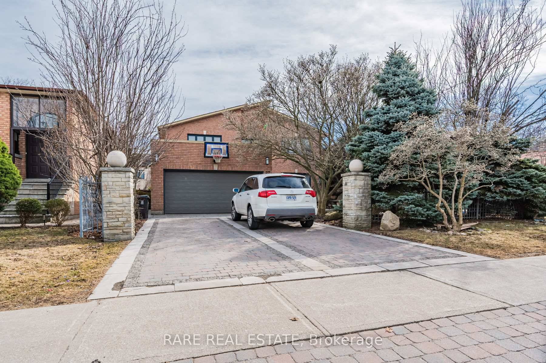 Welcome to 27 Danby Basement Bright Spacious 2 Bedroom Suite !