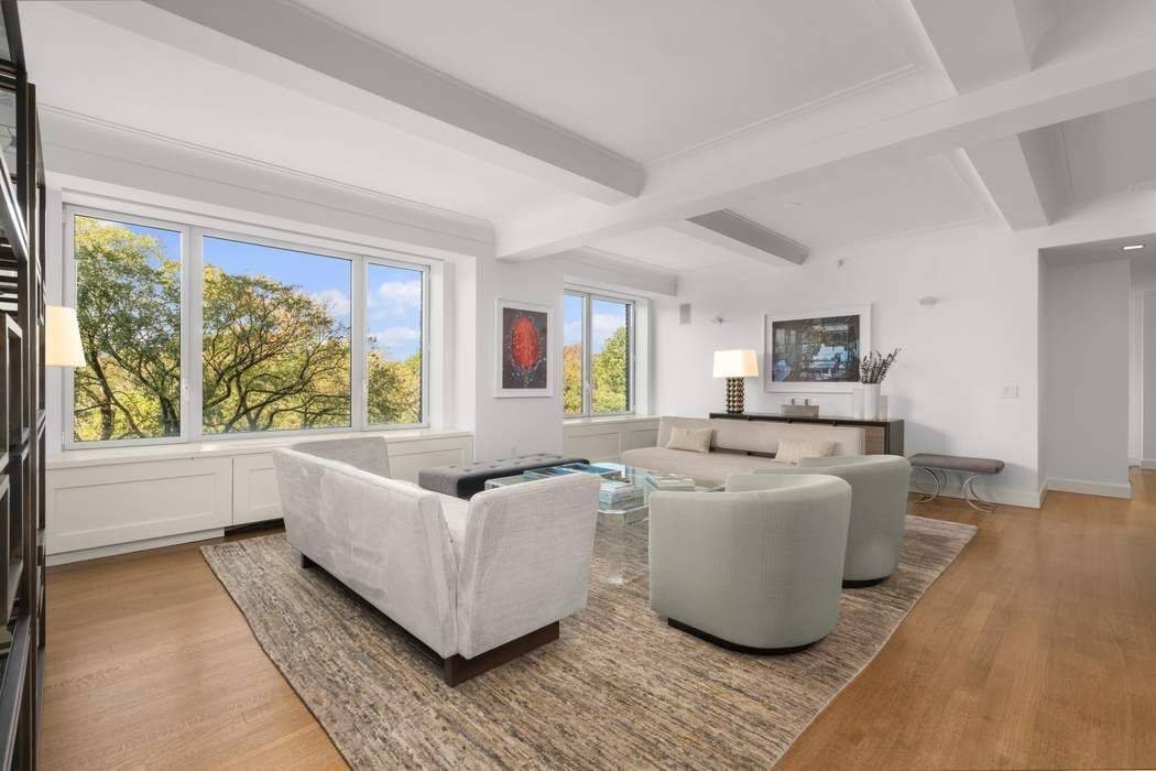 Originally designed by the renowned architecture duo George and Edward Blum in 1925, 1212 Fifth Avenue was meticulously and comprehensively renovated during its conversion to condominiums in 2011.