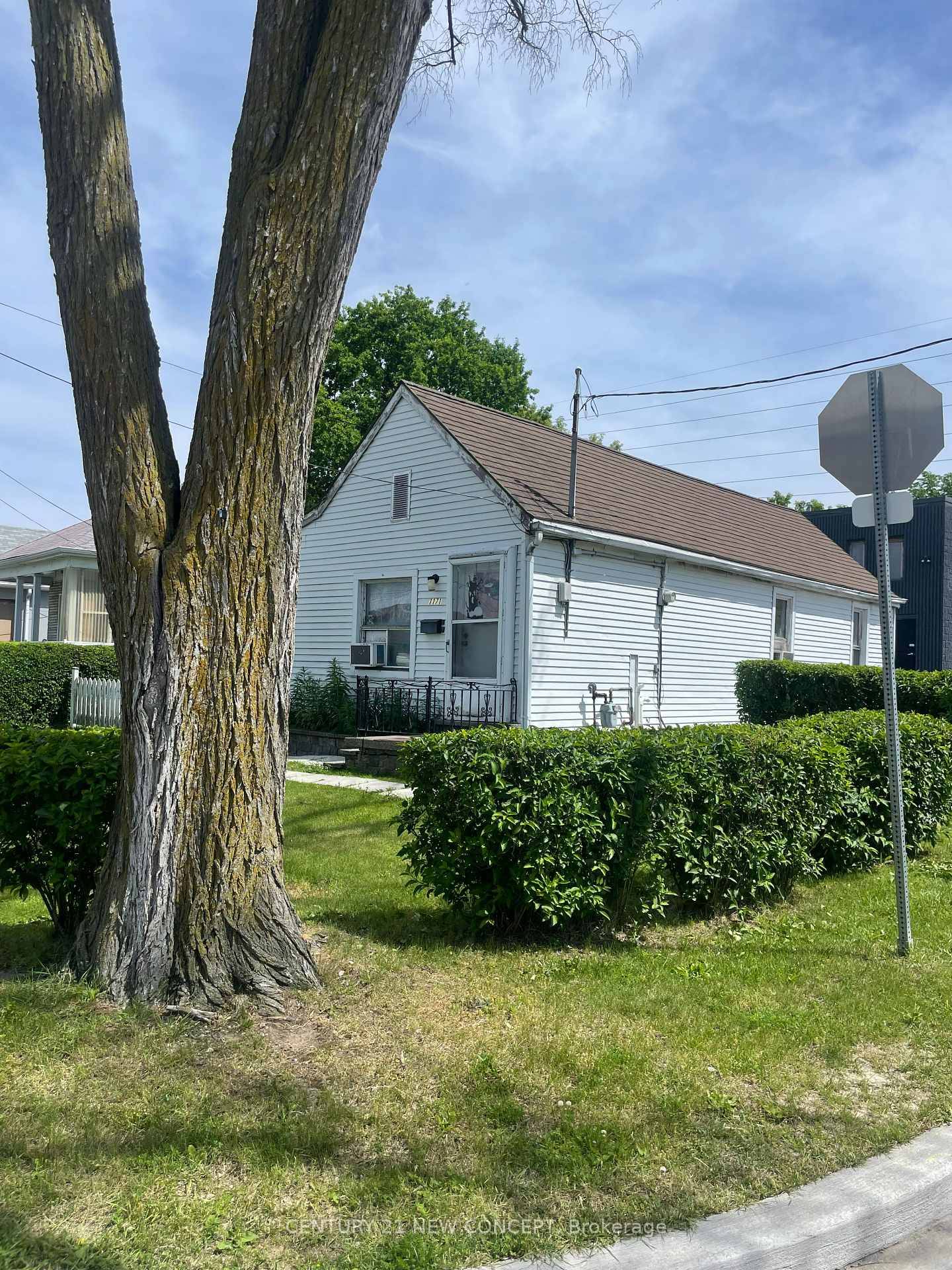 Unique 3 bedroom, 1 washroom corner home with commercial garage component.