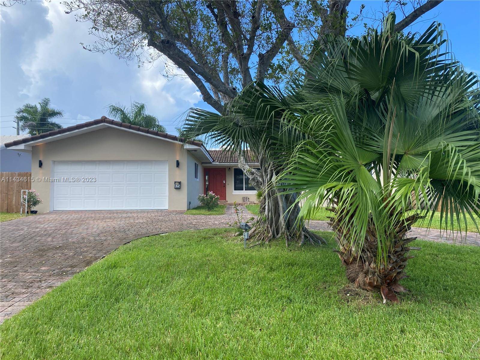 Welcome to your dream oasis in Hollywood, Florida !
