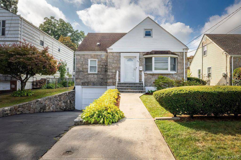 Welcome to this charming home full of character and warmth, with VERY flexible space to accommodate everyone's living needs !