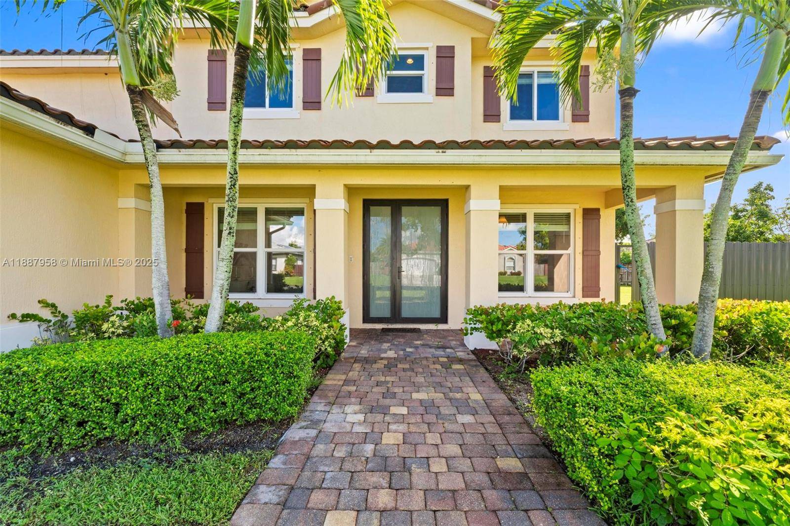 Welcome to your spacious Oasis in Redland with a living area of 2, 837 sqft and a total area of 3, 925 sqft.