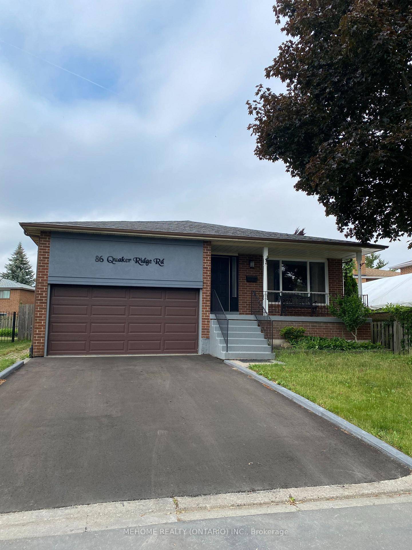 Beautiful spacious and well maintained 5 level back split house in the Glen Shield neighborhood.