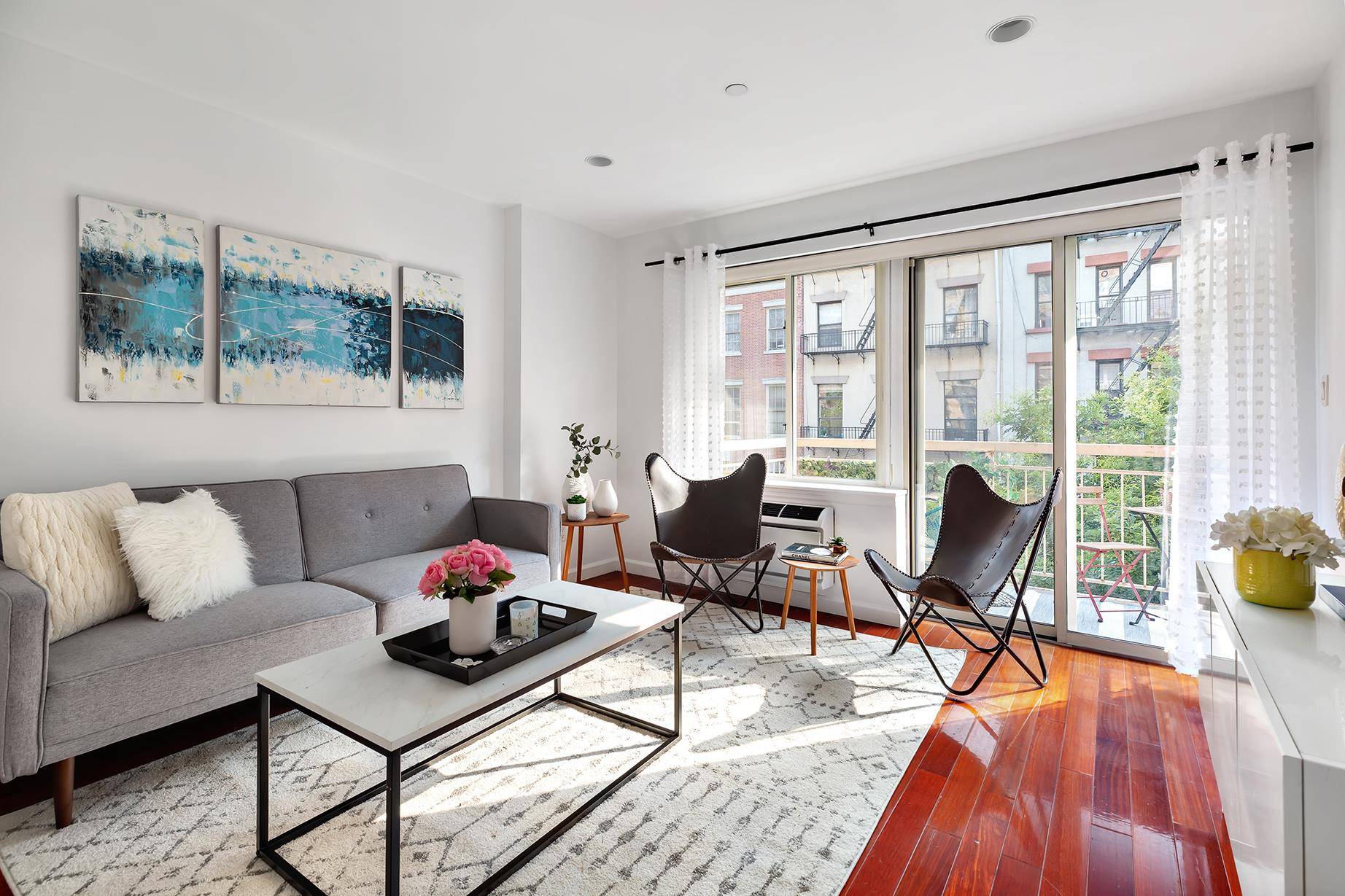 This over sized one bedroom apartment offers flexibility for comfortable living.