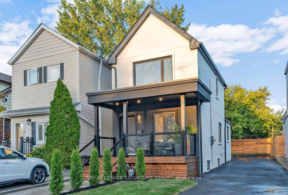 Urban sophistication meets contemporary comfort in this show stopping East York detached home !