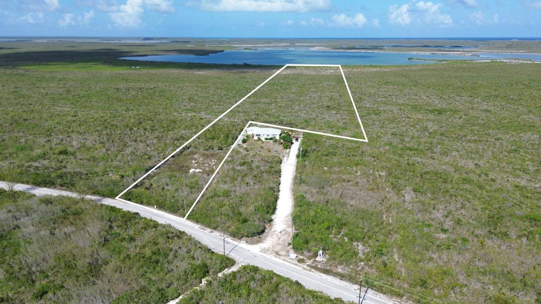 QUEENS HWY Land San-Salvador