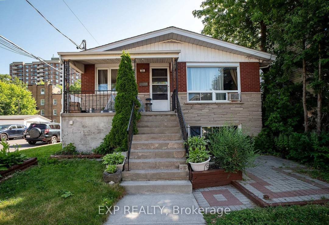 Excellent investment opportunity in Ottawa's vibrant Quartier Vanier !