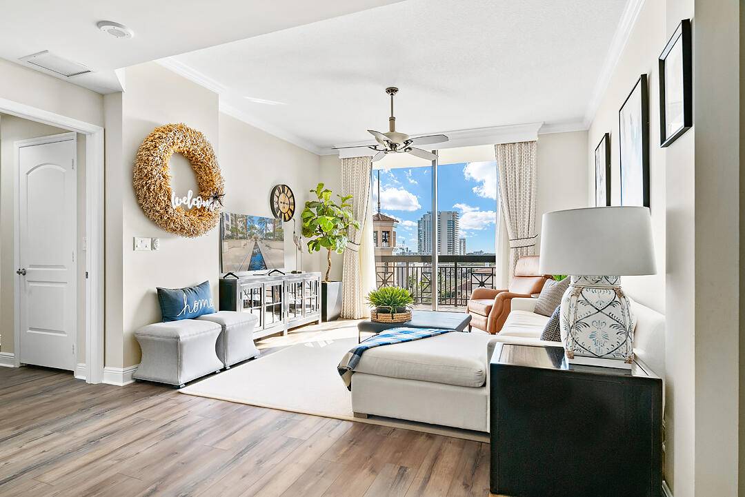 Luxury Living in Downtown West Palm BeachExperience the best of city living in this meticulously maintained and recently upgraded luxury condo in the heart of Downtown West Palm Beach.