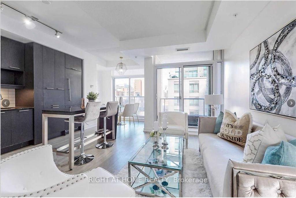 Split 2 Bedroom amp ; Den 830 Sqft W 2 Balconies.