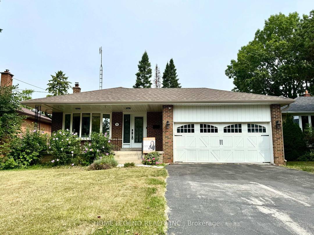Situated on one of the best streets in Willowdale East, this 4 bedroom, 3 bathroom backsplit detached home sits on a premium 50 foot lot in a child safe, quiet ...