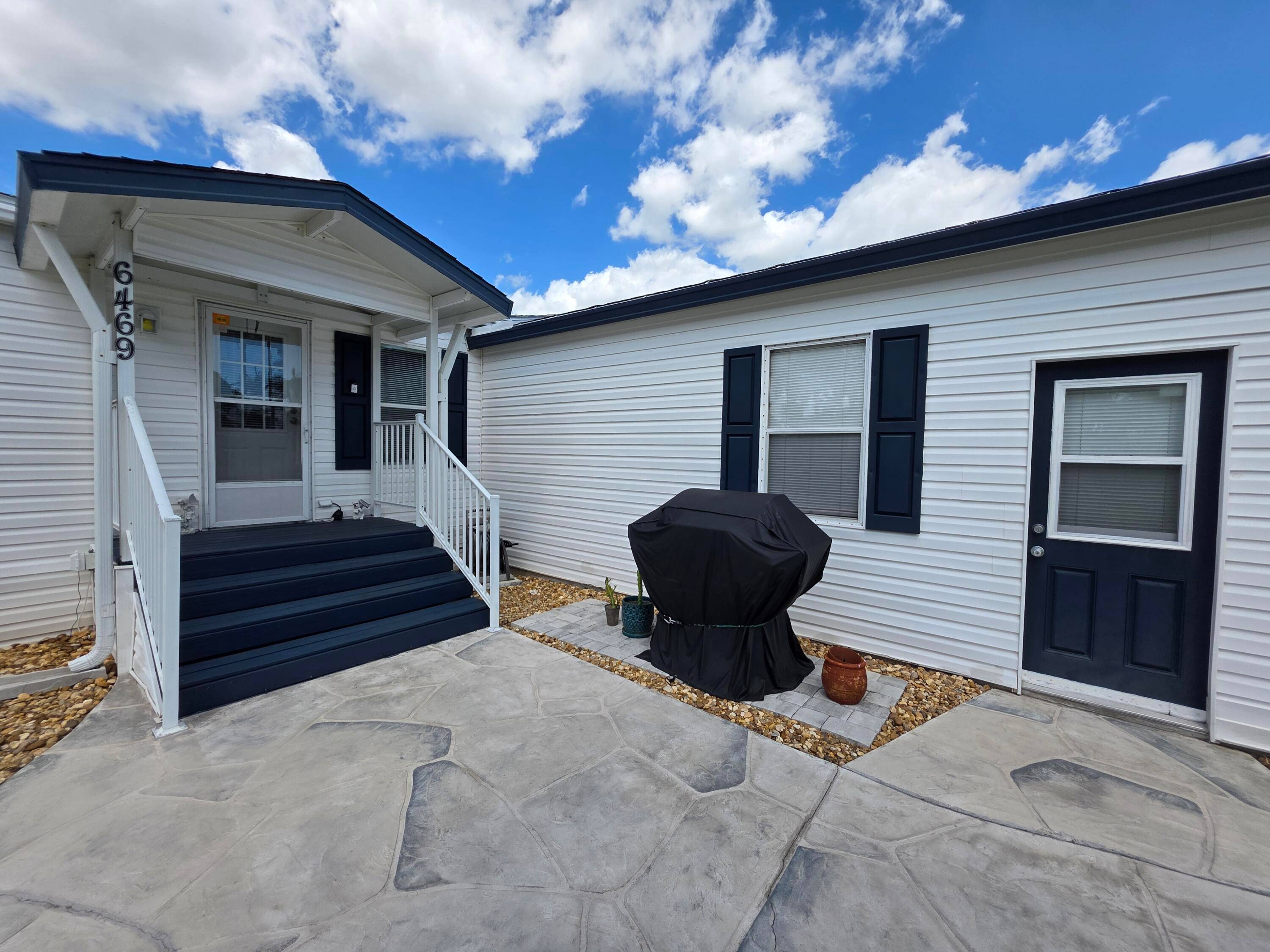 Experience luxury living in this stunning 2 Bed 2 Bath modular home in the sought after 55 community of Maralago Cay.