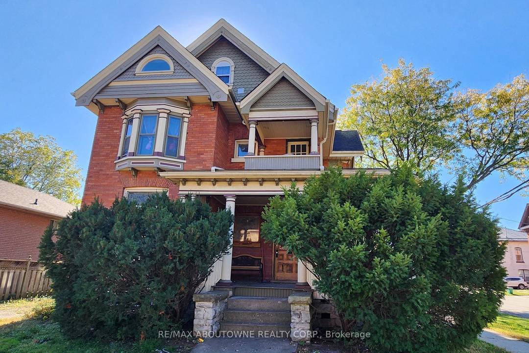 Be the first to live in this newly updated main level suite in the heart of Brantford !