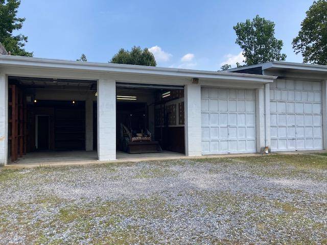 Commercial space for lease with 2 bays, 10ft.