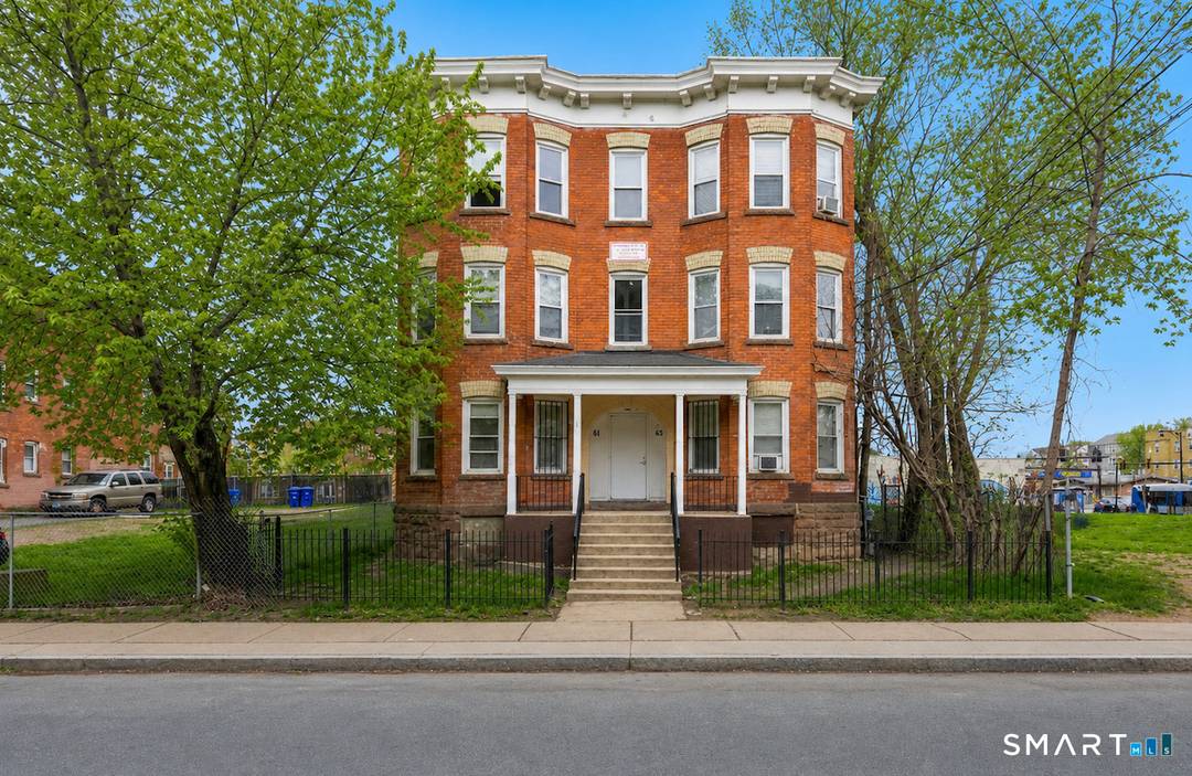 Exceptional opportunity to acquire a cash flowing 6 unit multifamily located just minutes from Downtown Hartford.