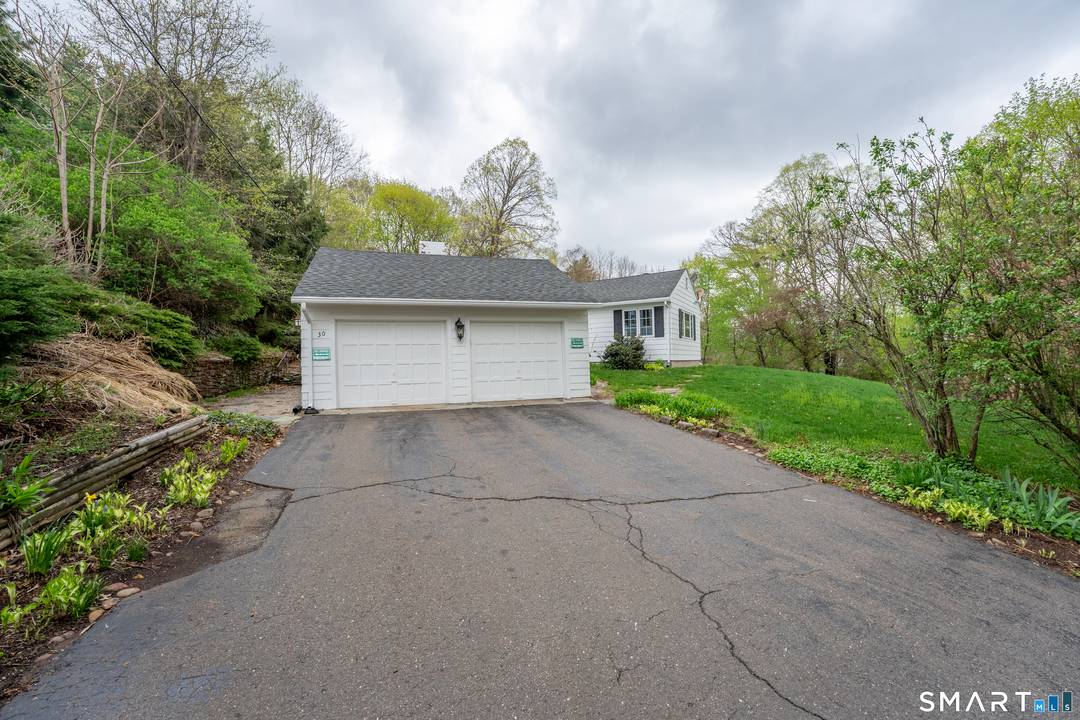Nestled on a private. 77 Acre Lot on Hillsboro Road in West Hartford, this well maintained single family rental offers the perfect blend of space, comfort, and tranquility.