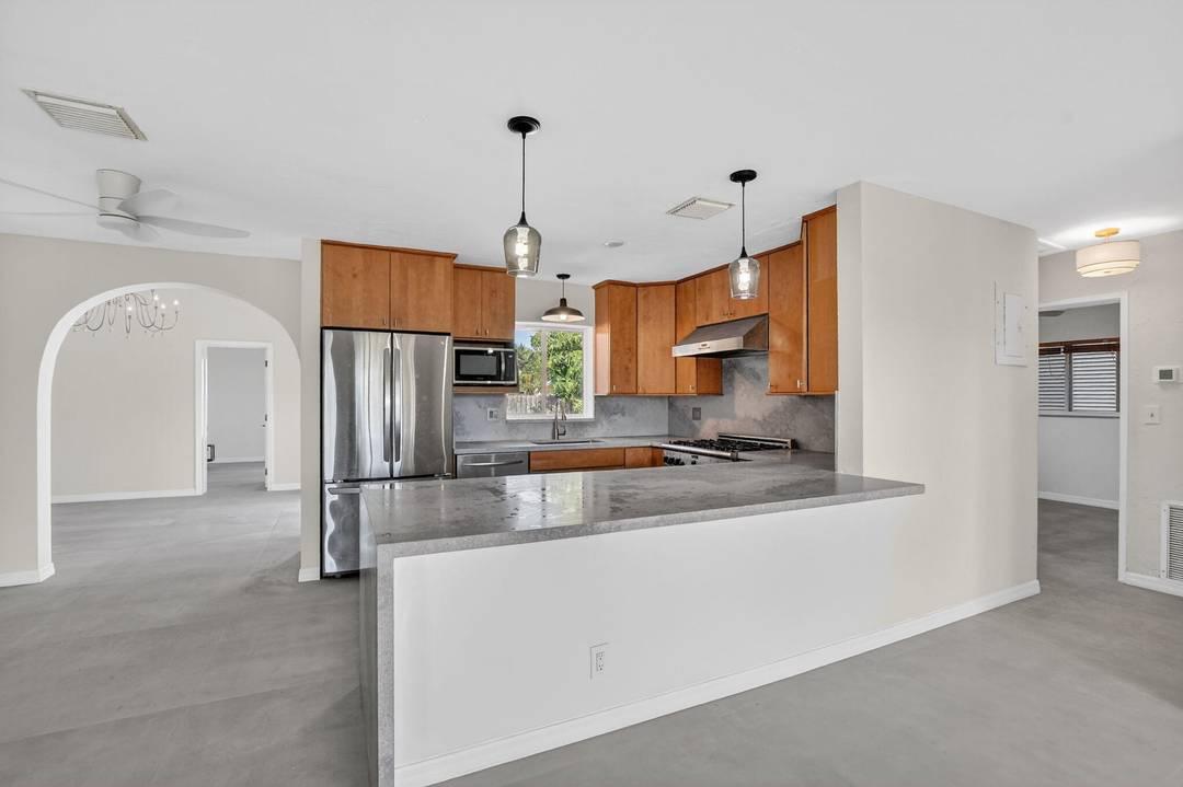 Newly renovated 4BD 2BA East Boca pool home minutes to the beach, Mizner Park amp ; downtown.