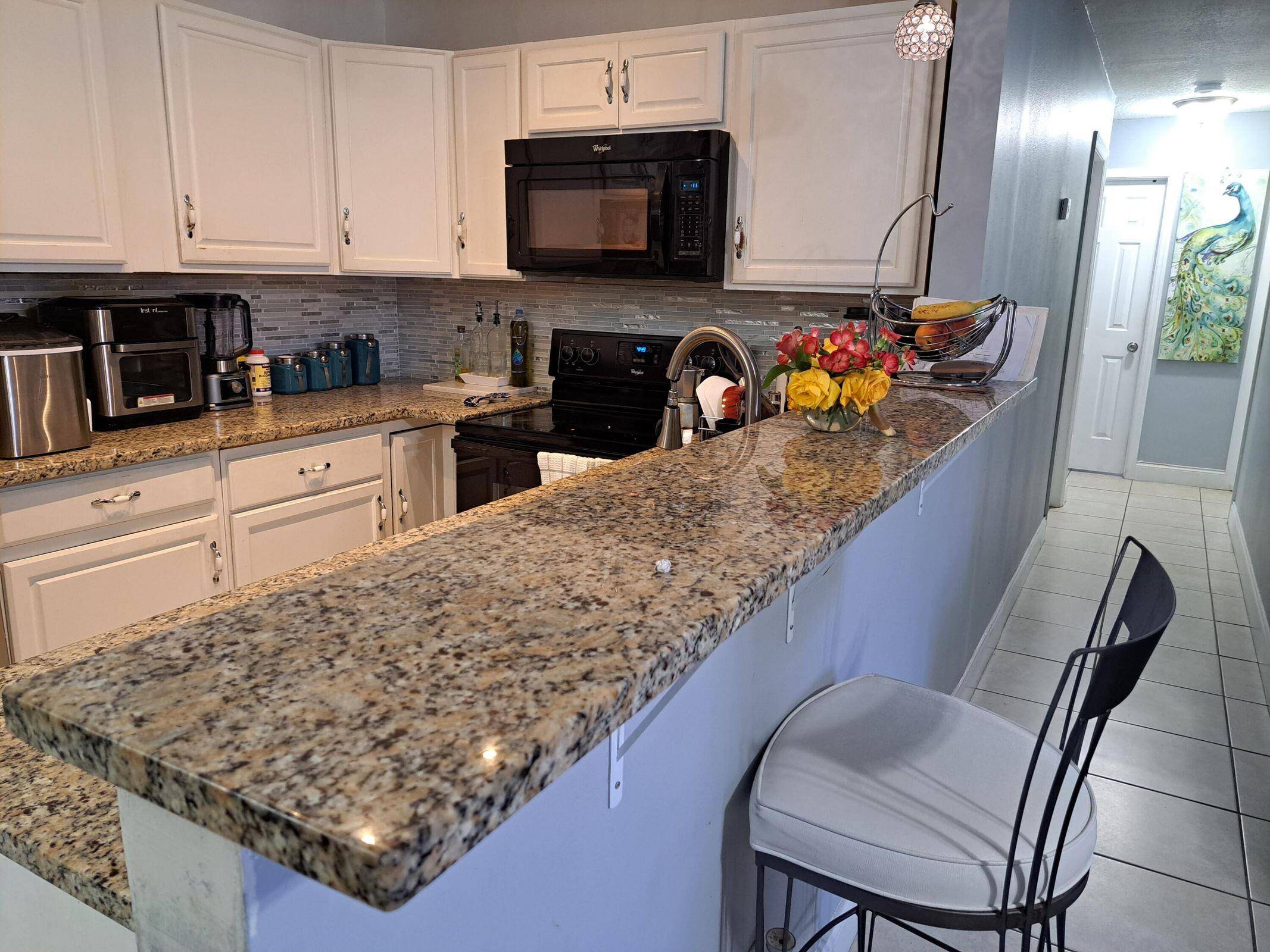 ALL AGES Community, Spacious corner unit with 3 Bedroom 2 bath condo.