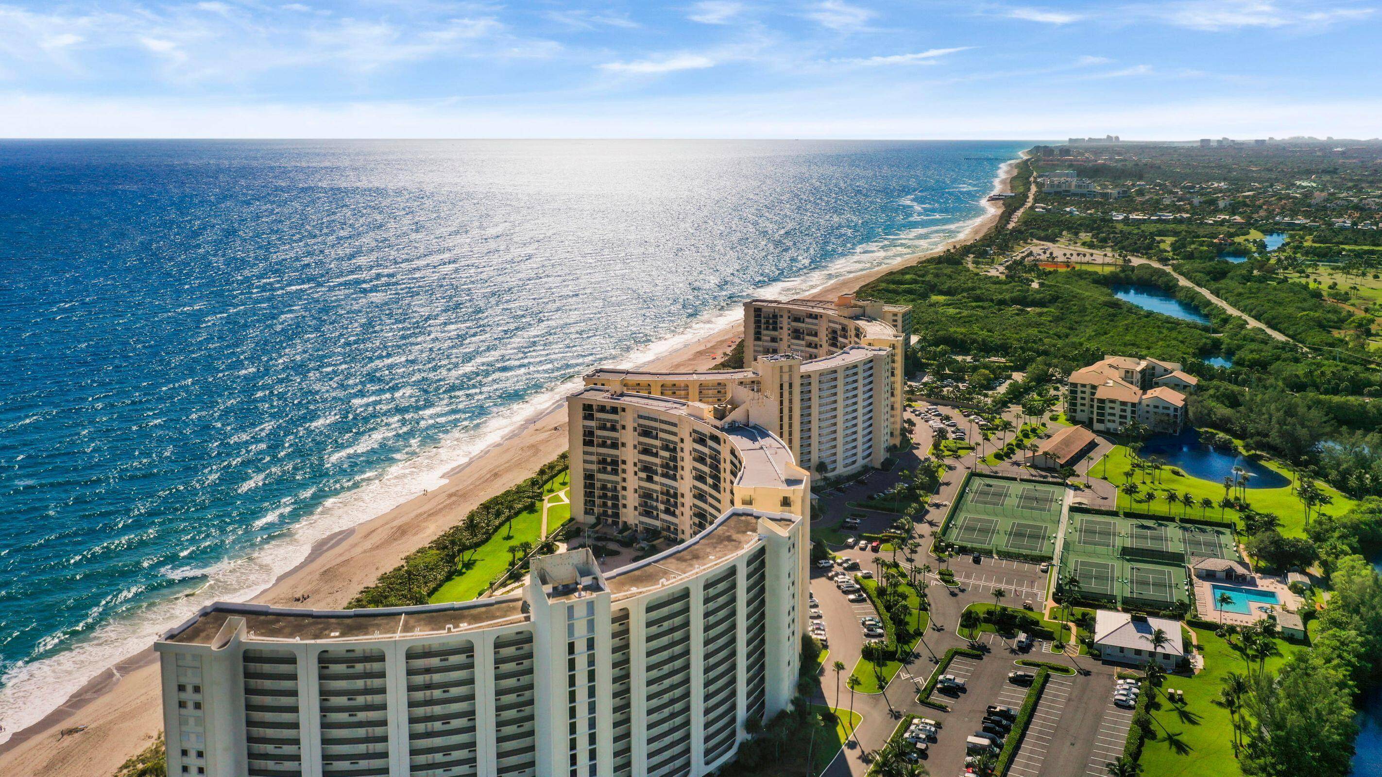 Come and enjoy the best of what Jupiter has to offer with expansive oceanfront views and the most gorgeous sunrises !
