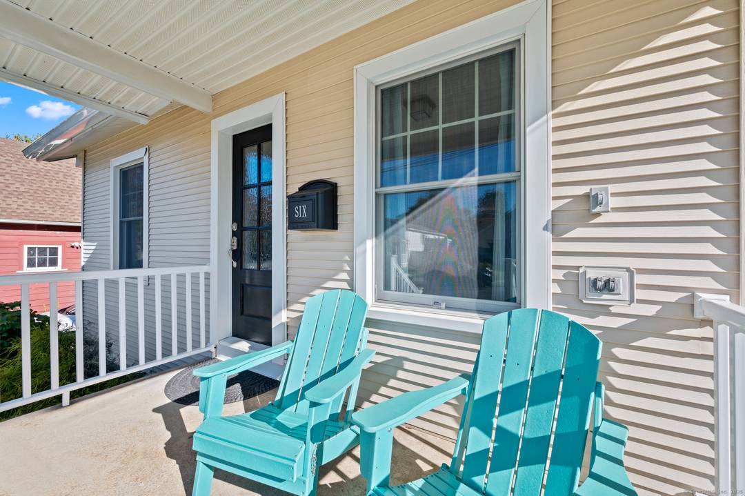 Updated 4BR 2BA Cape Walk to the Beach.