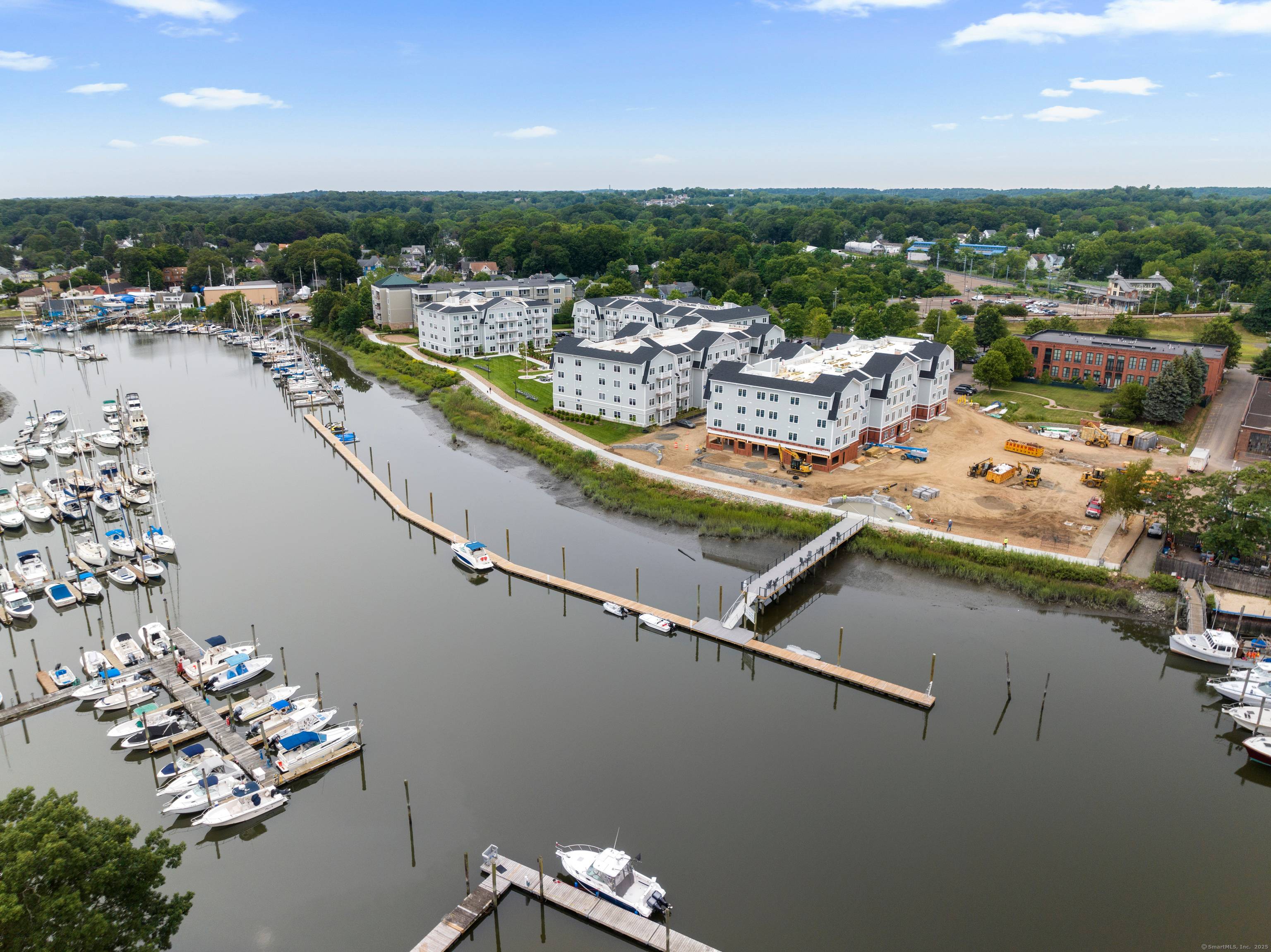 Live the Branford Shoreline Lifestyle !