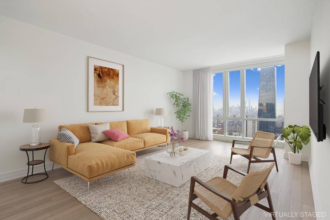 LUXURY LIVING IN THE HEART OF MANHATTAN.