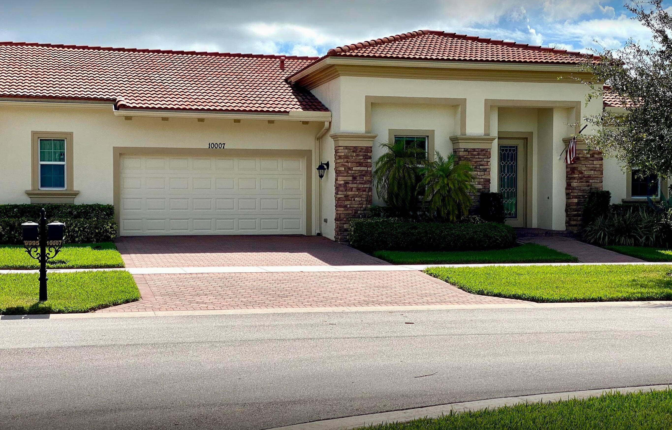 Want an amazing home with many tasteful upgrades ?