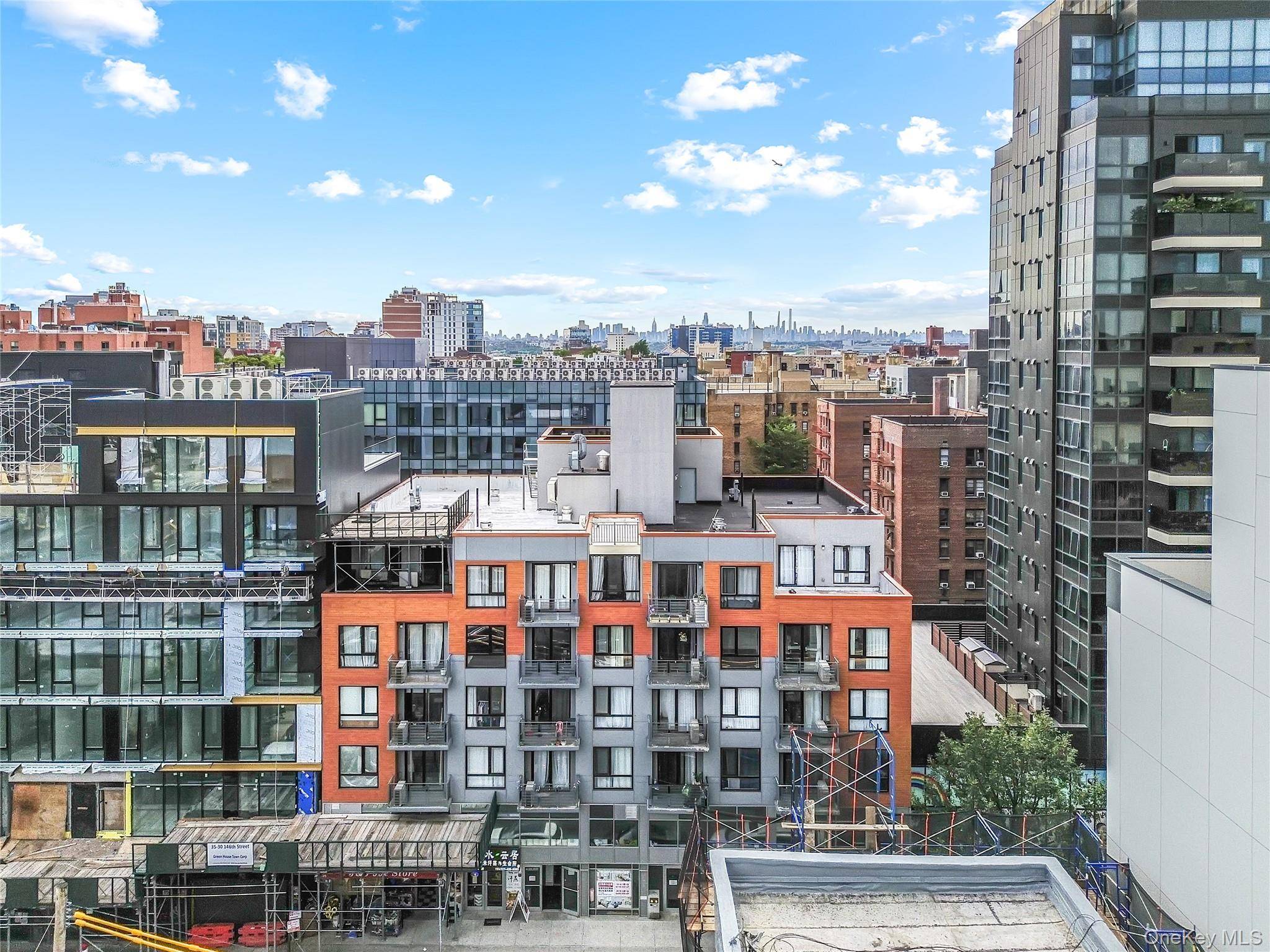 Modern Condo in Prime Flushing Location Spacious and well maintained one bedroom condominium located in the heart of Flushing.