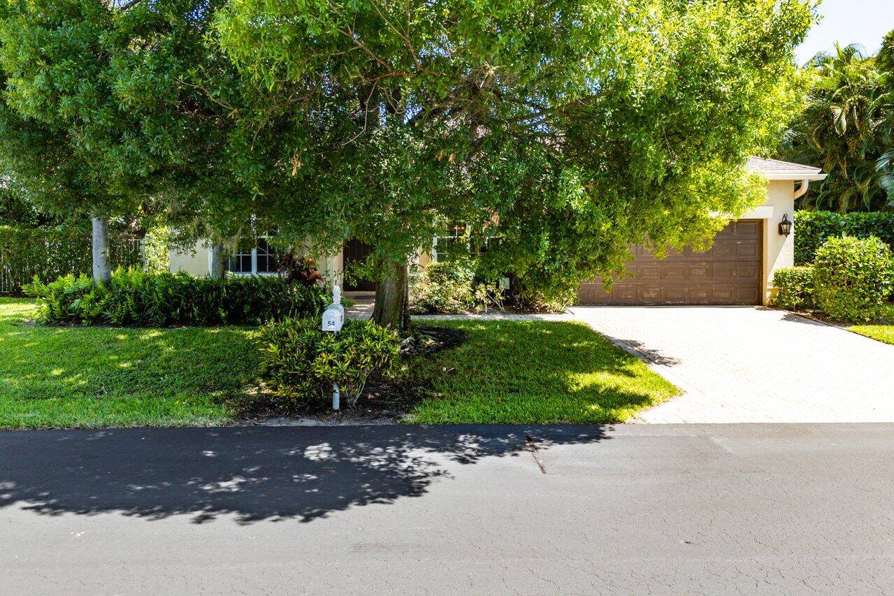 Immaculate 3 Bedroom Home in Hills at Lake EdenWelcome to this beautifully maintained 3 bedroom, 2 bathroom home located in the sought after gated community of Hills at Lake Eden.