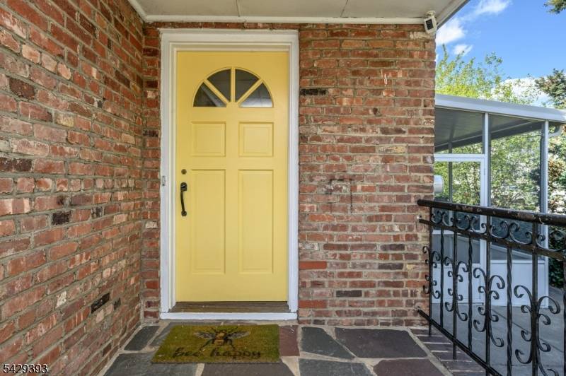 Welcome Home ! Lovely 3 Bed 1.