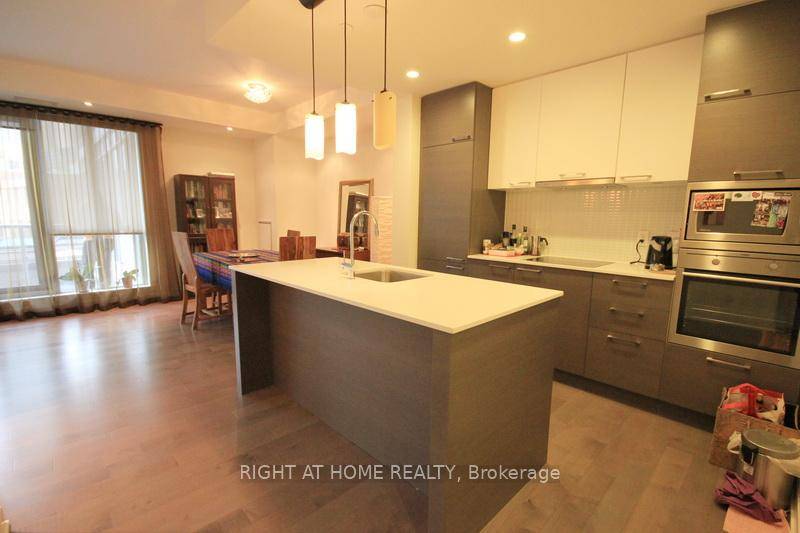 651 Sq Ft 1 Bedroom Condo.