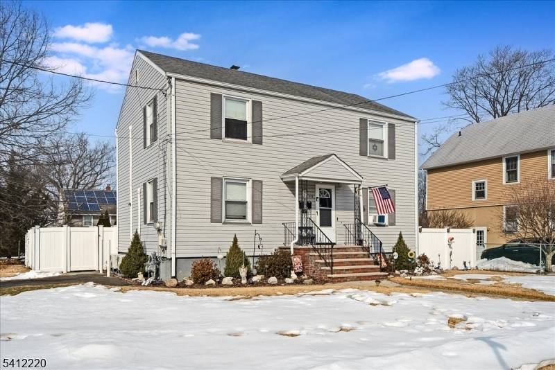 Welcome to this well kept gem in a great location.