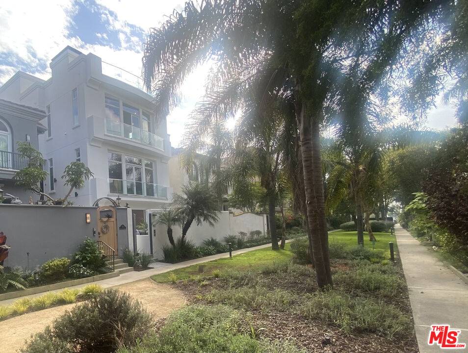 142   Union Jack Mall 4BR Marina Del Rey La