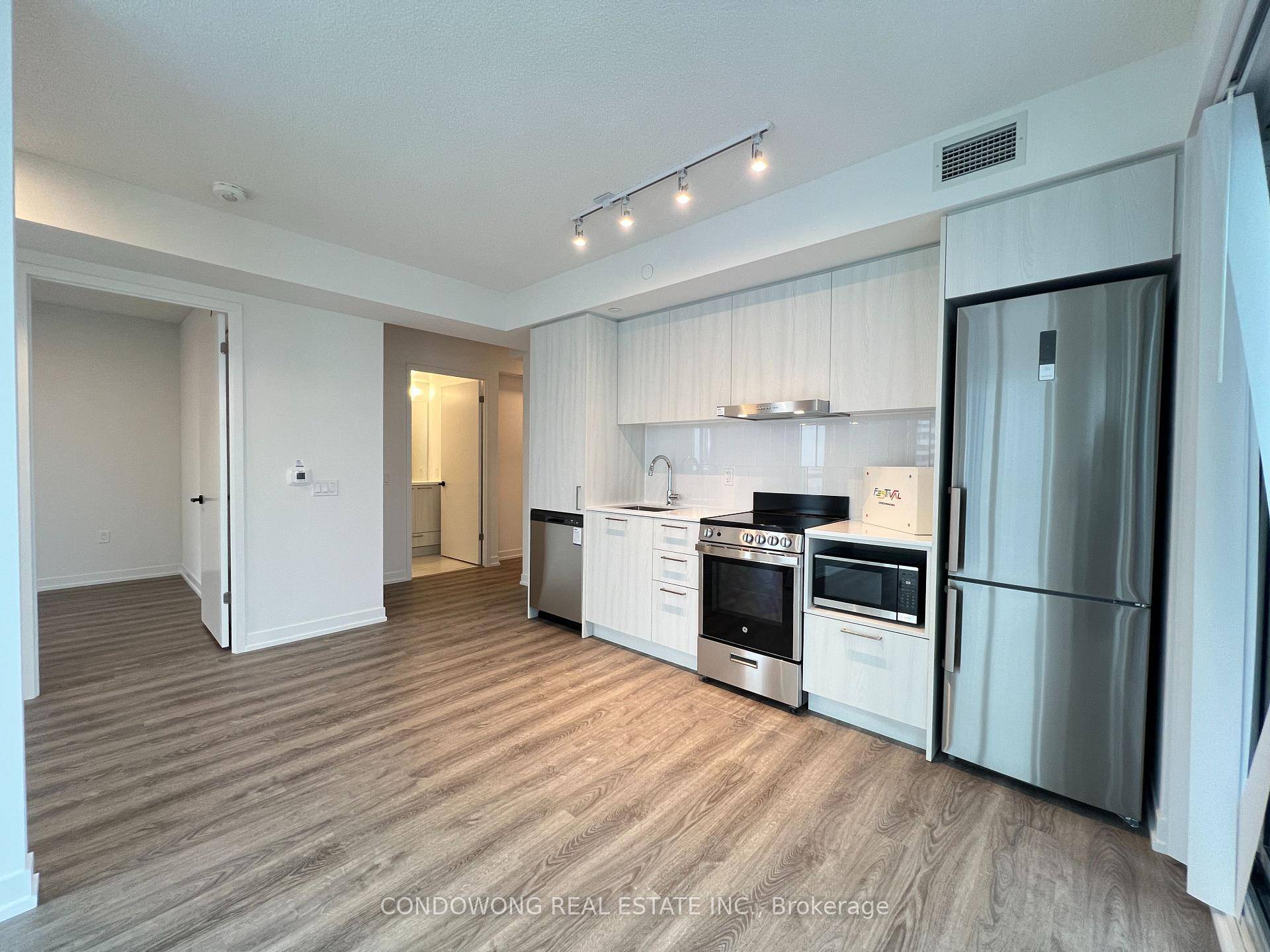 Welcome To This Brand New Modern One Bedroom Den Condo In Prime Vaughan Location.