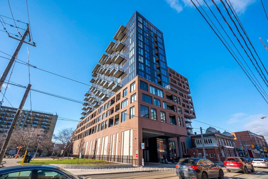 Luxurious Fully Furnished, Available for Short and Long Term Rentals.