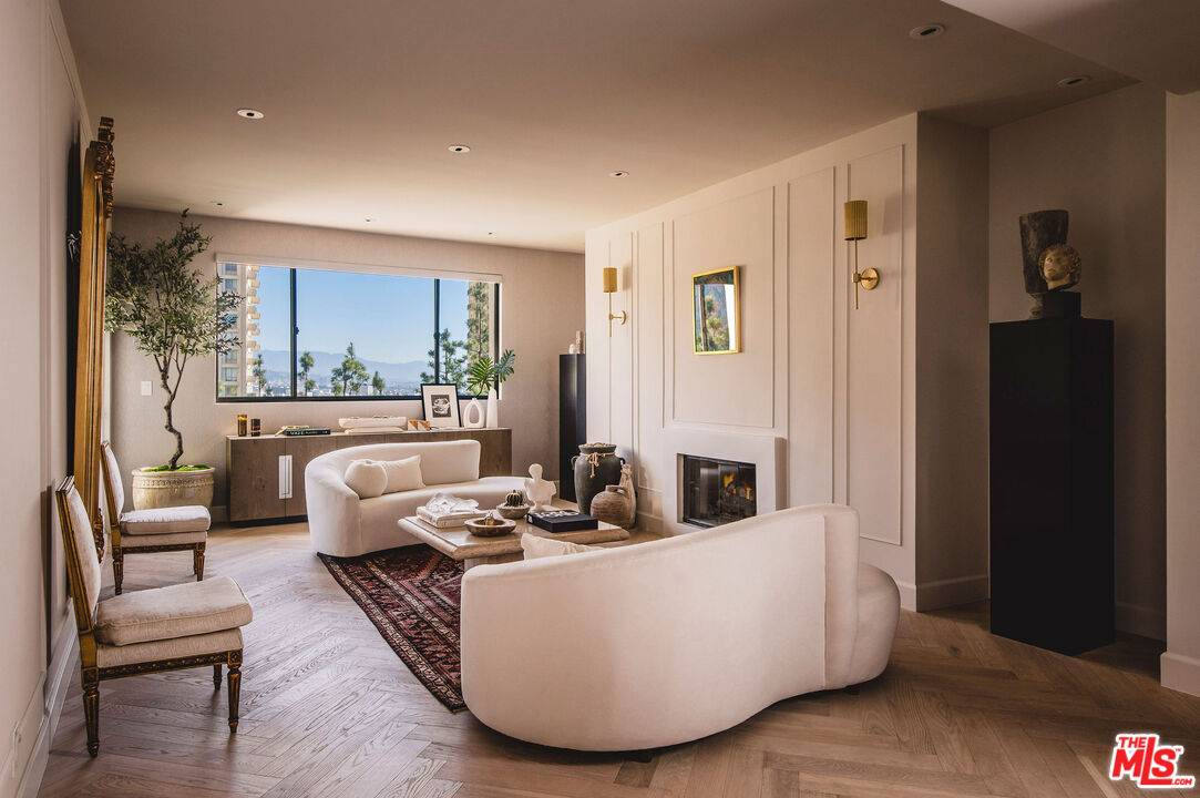 2122   Century Park Ln 2BR Beverlywood La