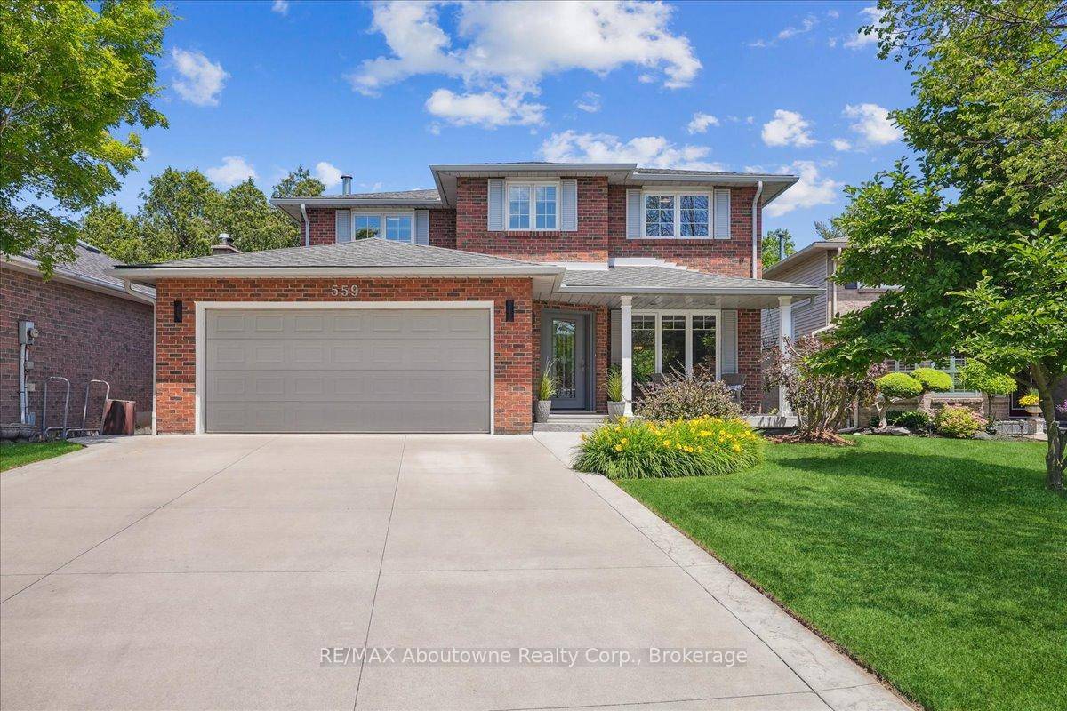Welcome to this fantastic family home at 559 Wallace Street in desirable South Burlington an unbeatable location, just minutes from Burlington Beach, Art Gallery, and vibrant downtown Burlington !
