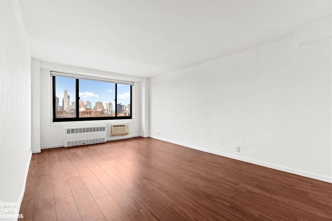 Welcome to 185 Hall Street, Apartment 1710 on the top floor a bright and airy one bedroom residence perched on the top floor, offering unobstructed city vistas and an abundance ...