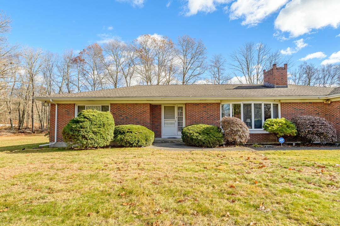 Welcome to this charming 3 bedroom, 2 bath ranch located in a desired area on North Road.