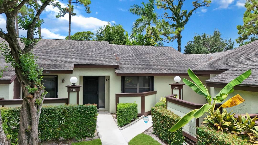 Welcome to 248 Brandywine Ct, a charming and well maintained home in the heart of Royal Palm Beach !